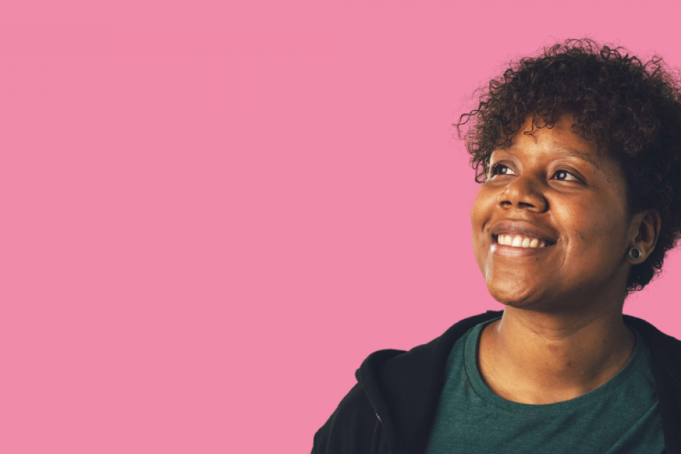 <img src="Autistica_World Autism Acceptance Month 2022_07_960x640.png" alt="An autistic woman smiling against a pink background">